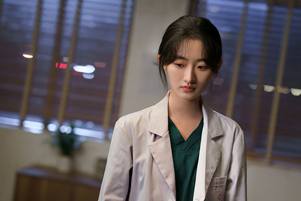 《手术直播间》杨雨潼饰演的器械护士谢伊人背景不简单！